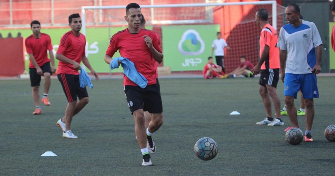شباب خانيونس يجري تدريباته استعداداً لإياب نهائي الكأس