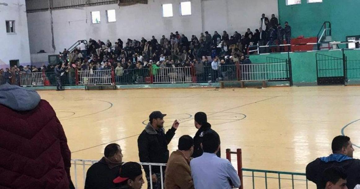تجمع المسافرين الفلسطينيين استعداداً لسفرهم عبر معبر رفح