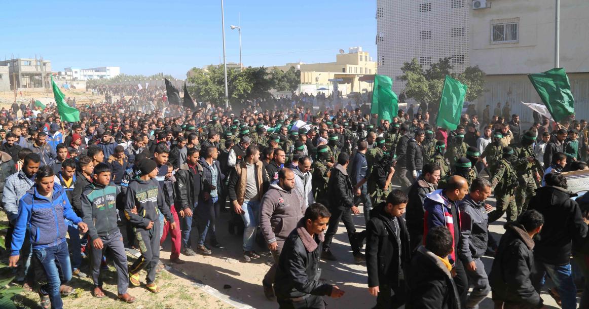 جماهير خان يونس تشيع القائد الميداني بكتائب القسام عبد الرحمن المباشر