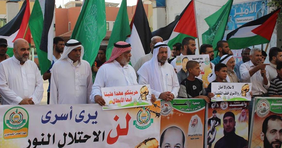حماس بالوسطى تنظم وقفة تضامنية مع الأسرى