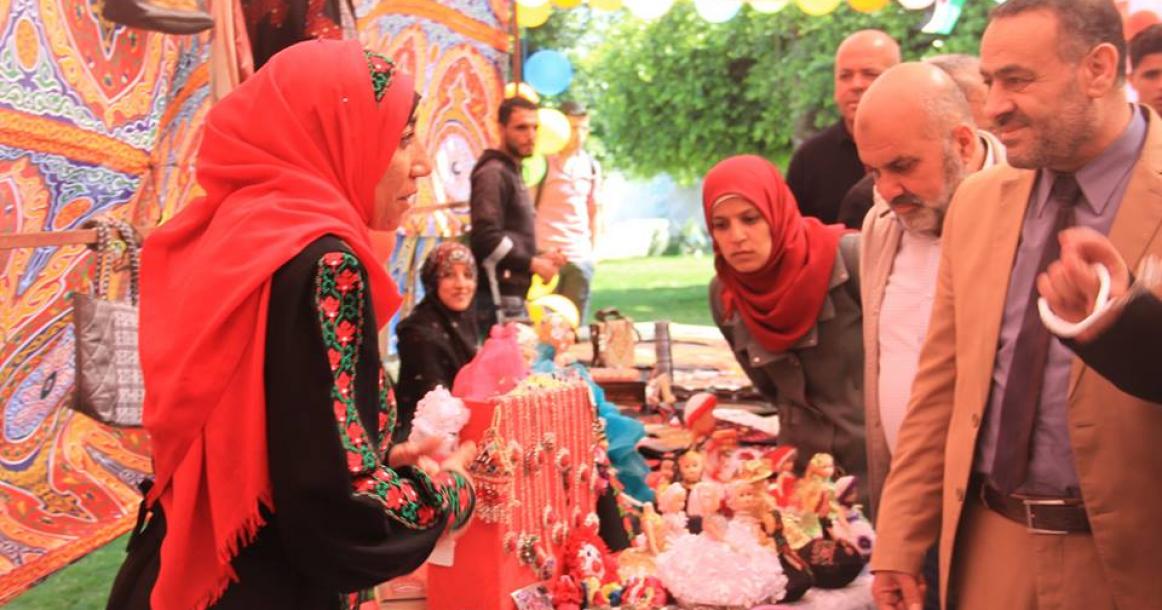 الثقافة وبلدية دير البلح تفتتحان معرض إبداع الإرادة 3