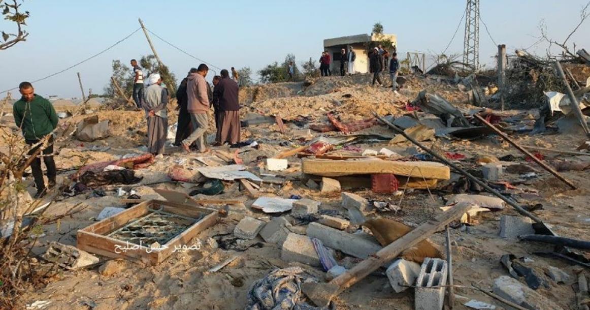 مكان المجزرة التي ارتكبها الاحتلال في عائلة السواركة بدير البلح