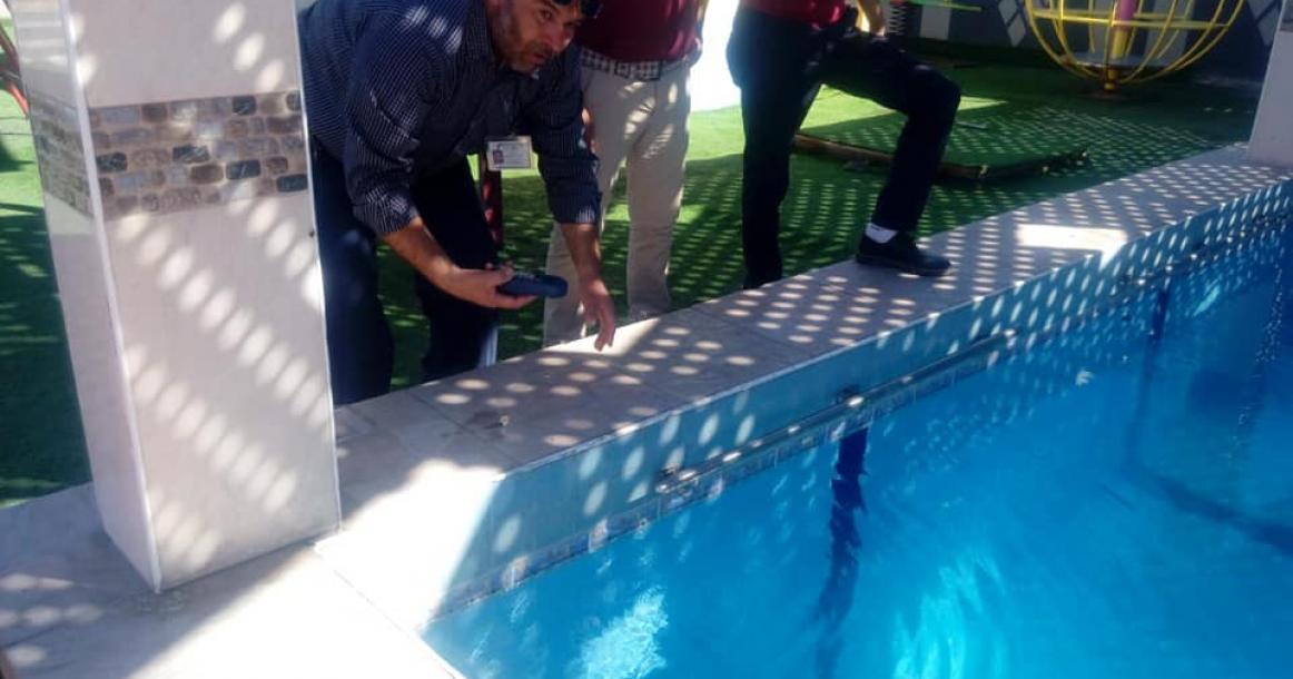 بلدية الزوايدة تُجري جولة تفقدية لمسابح القرية