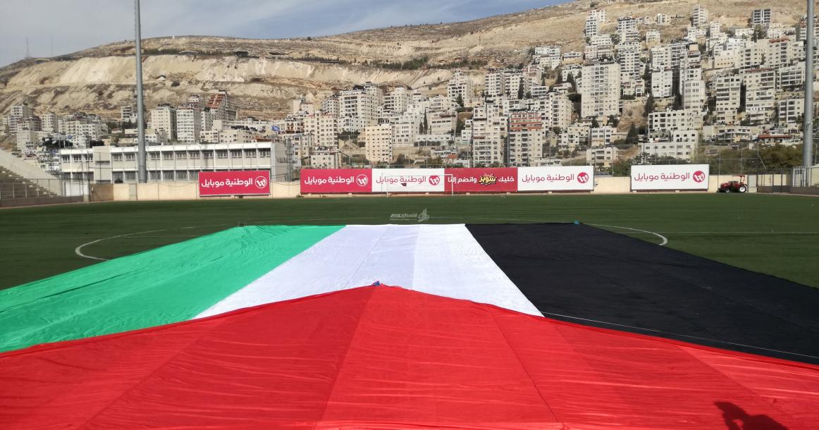 التحضيرات النهائية لرفع أكبر علم فلسطيني بنابلس