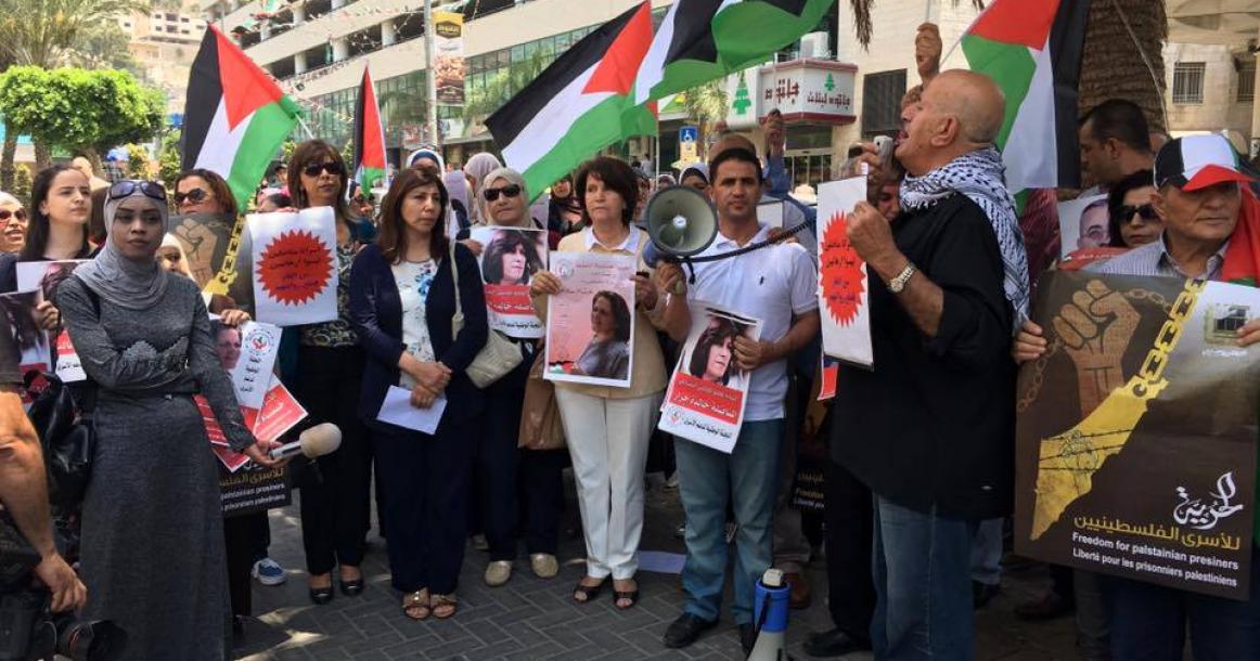 وقفة تضامنية دعمًا للأسرى في سجون الاحتلال بنابلس