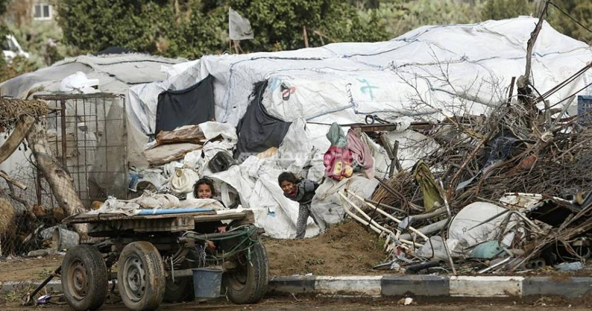 معاناة اللاجئين الذين يتلقوا خدمات الأونروا بغزة