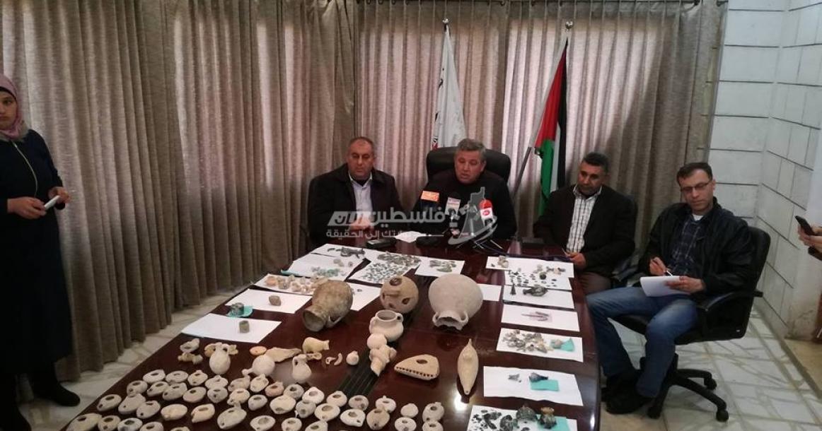 الكشف عن عصابة لسرقة الآثار في نابلس