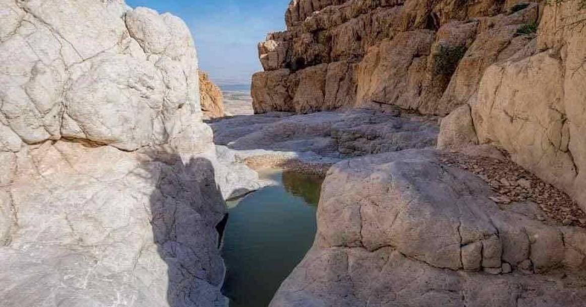 وادي القمران المطل على البحر الميت في أريحا