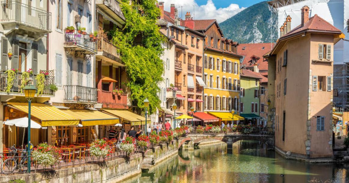 آنسي الفرنسية.. لؤلؤة جبال الألب