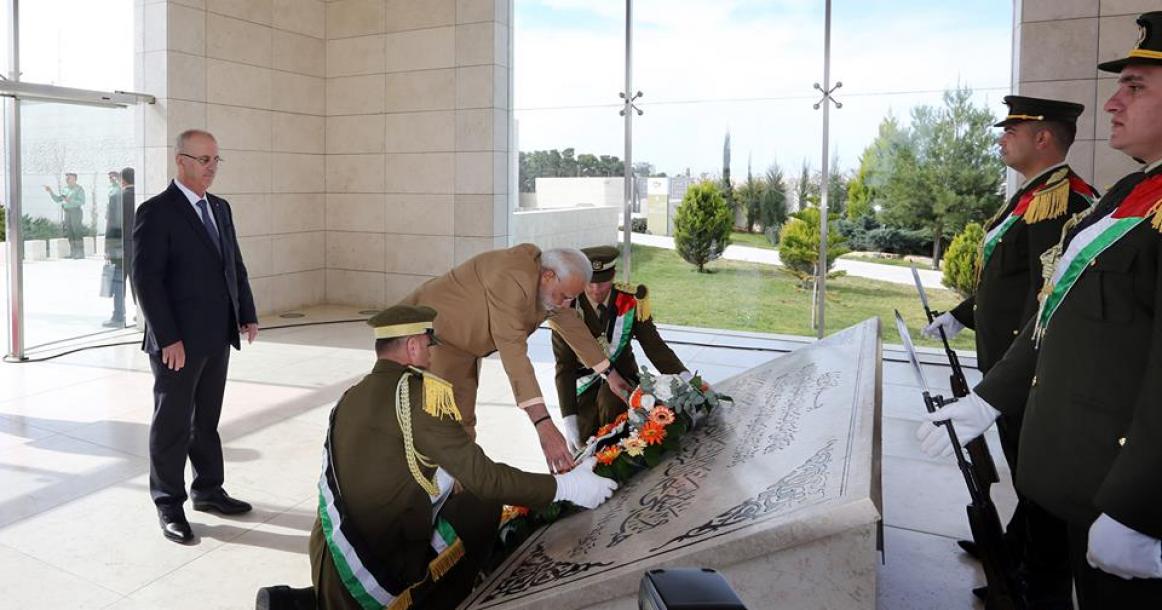 رئيس الوزراء الهندي يزور ضريح الراحل أبو عمار