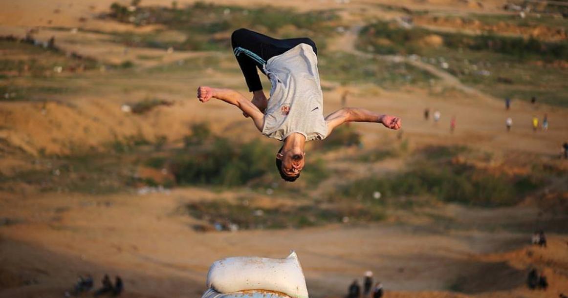 فلسطينيون يمارسون رياضة الباركور