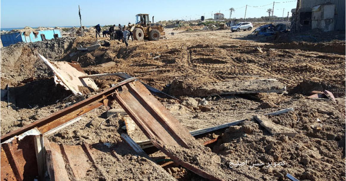 أثار القصف الإسرائيلي على ميناء خانيونس جنوب القطاع