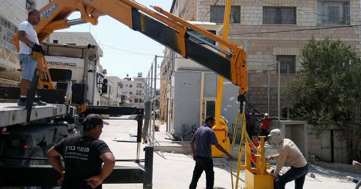 الاحتلال ينقل حاجز تل ارميدة بالخليل لإعاقة مرور الأهالي