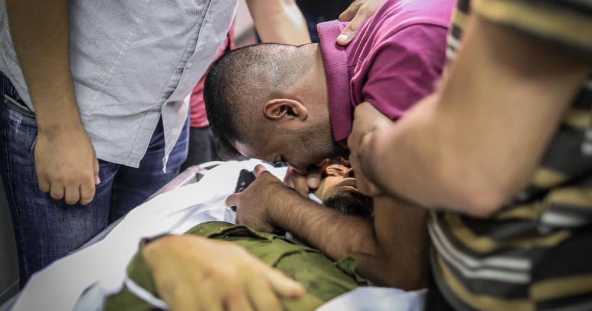 وداع الشهيد مروان خالد عبد الغني ناصر " 25 عاما" الذي ارتقى بنيران الاحتلال شمال قطاع غزة.