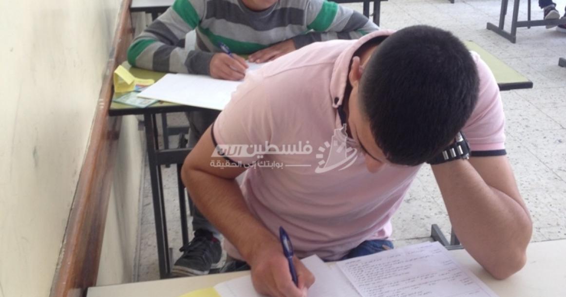 طلبة يؤدون امتحان الثانوية العامة في نابلس‎