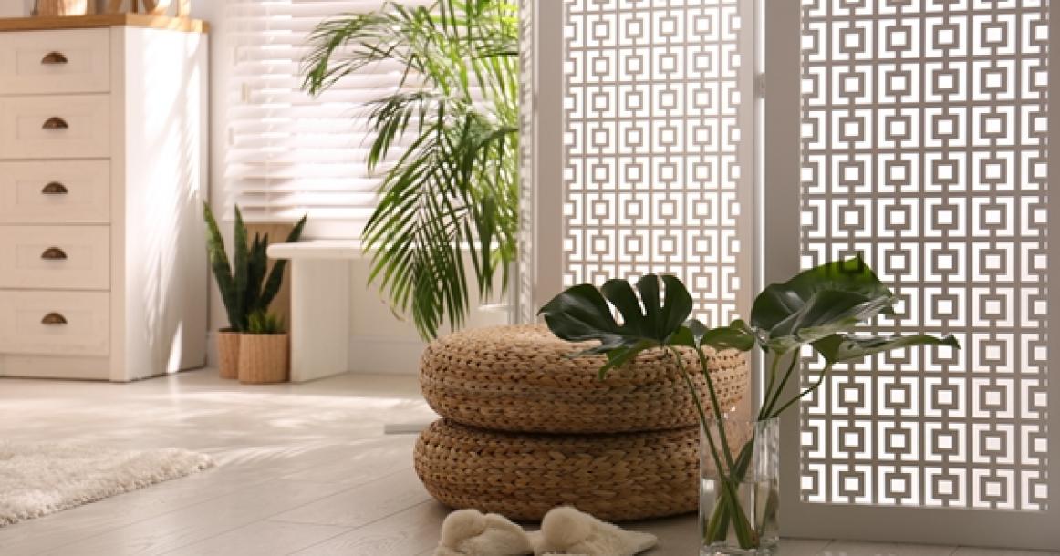 ديكورات فواصل ممرات خشبية بين الغرف