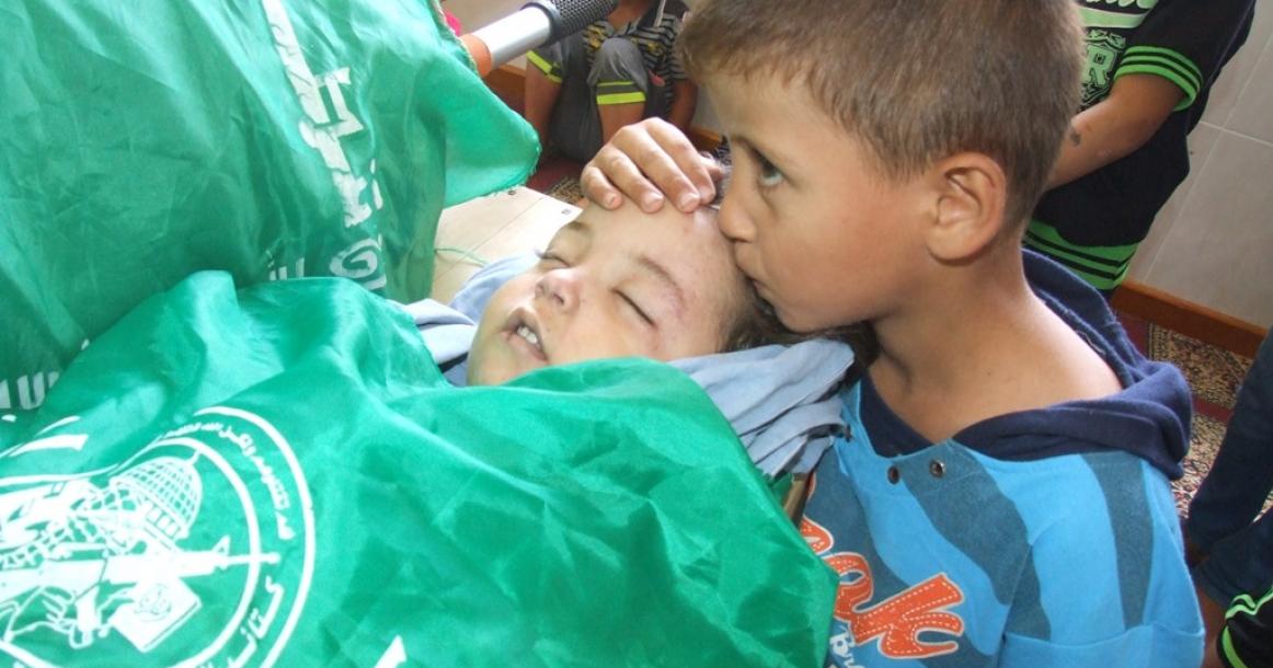 صور جنازة الطفلة رهف حسان ووالدتها وسط قطاع غزة