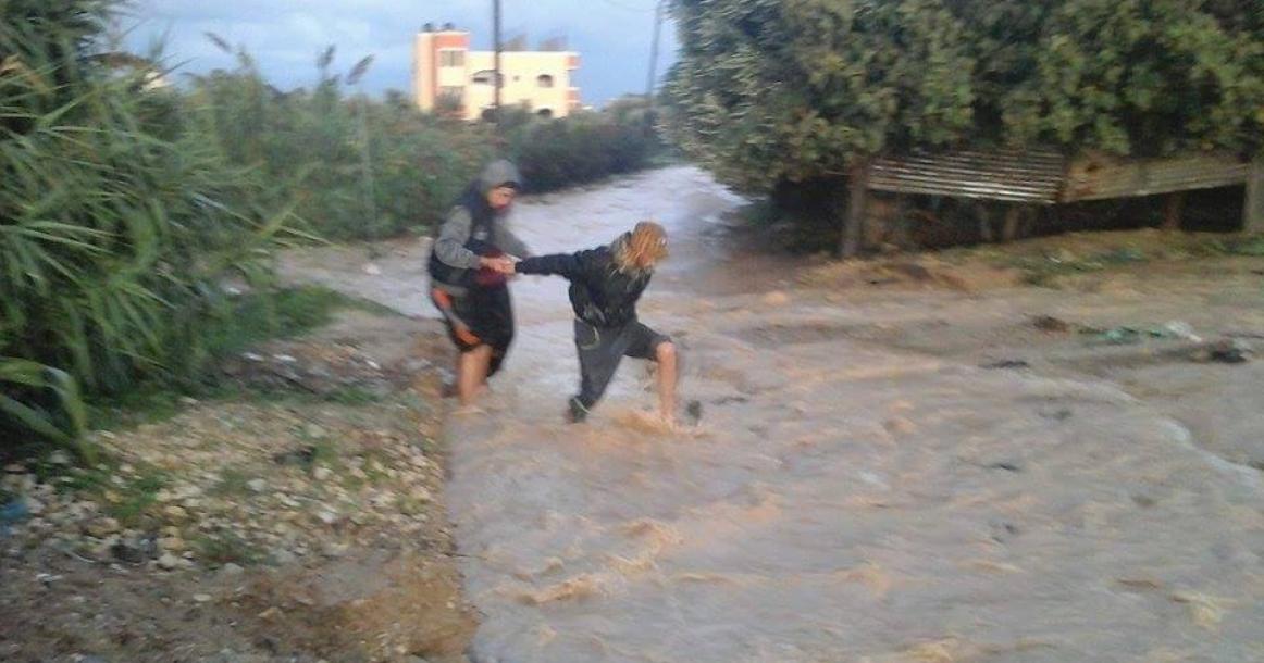 صور: غرق بعض مناطق قطاع غزة بمياه الأمطار