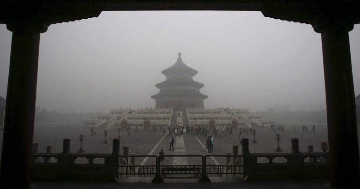 ضباب دخاني مرعب يطوق بكين
