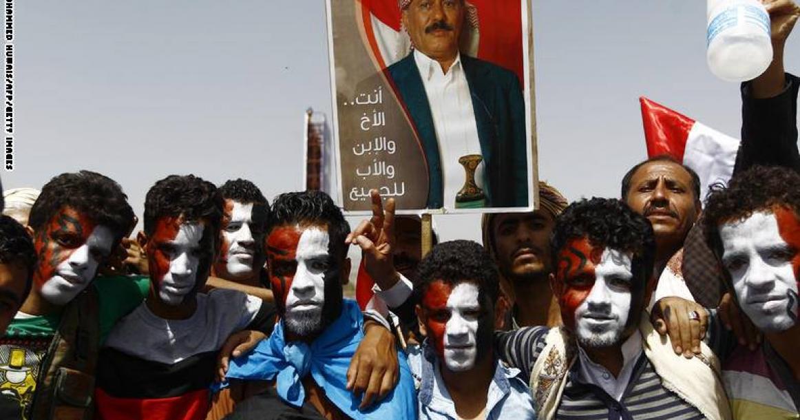 صالح وسط آلاف المتظاهرين في صنعاء ضد "عاصفة الحزم"