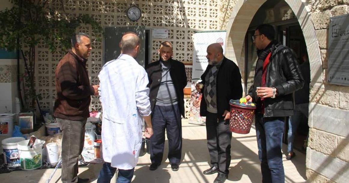 مبادرات شبابية لتزيين شوراع دير البلح
