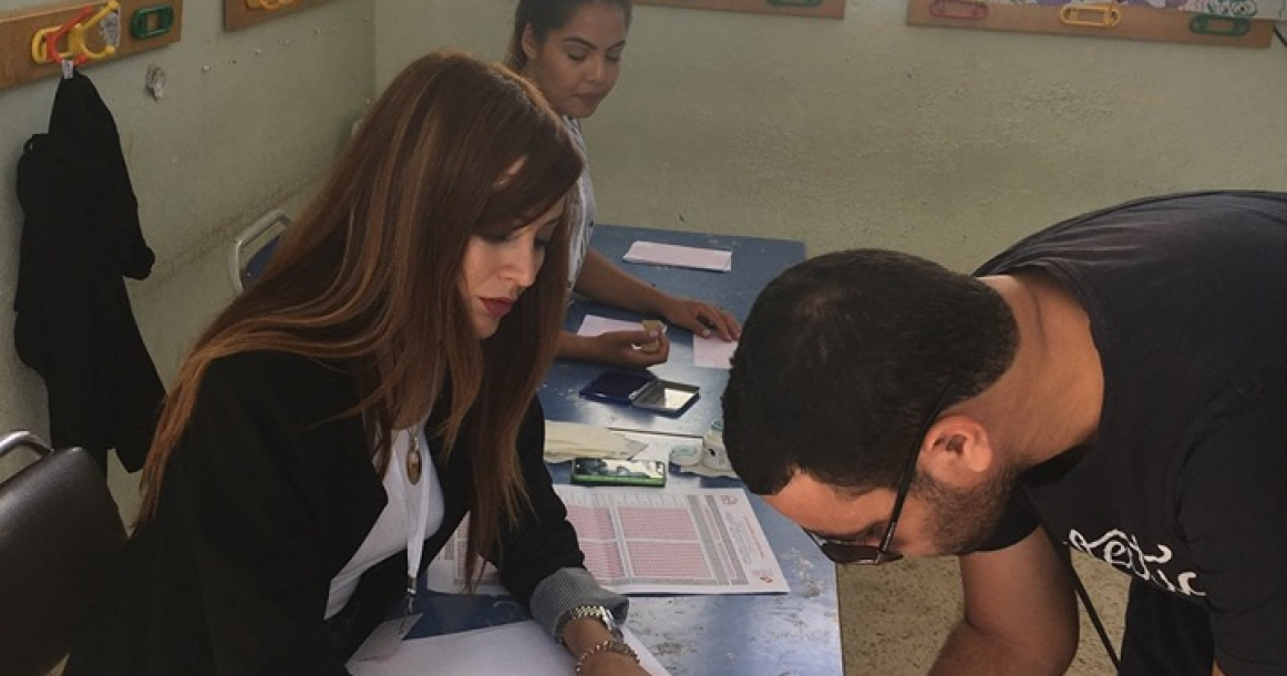 التونسيون يواصلون الإدلاء بأصواتهم لاخيار رئيسهم الجديد