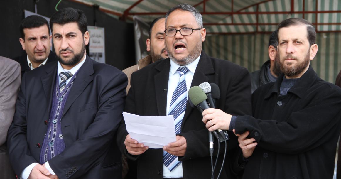 وقفة تضامن مع الموظفين المقطوعة رواتبهم