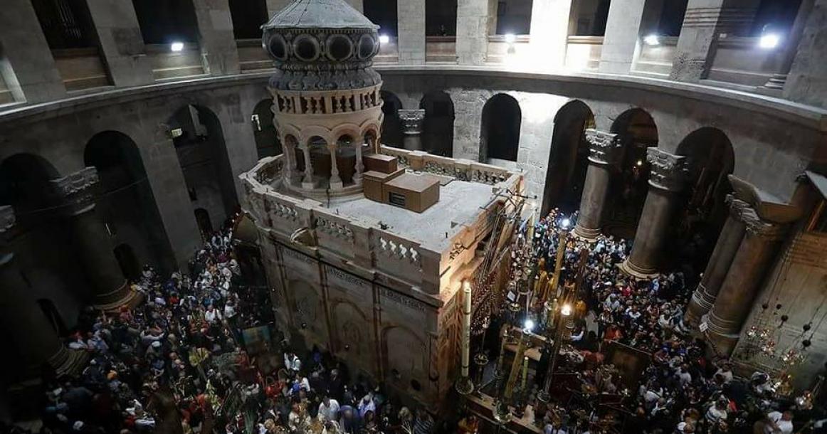 احتفالات المواطنين المسيحيين "بأحد الشعانين" في كنيسة القيامة بالقدس