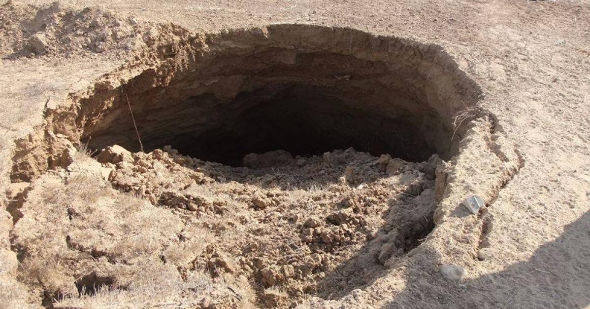 صور: انهيارات في التربة نتيجة ضخ الجيش المصري للمياه