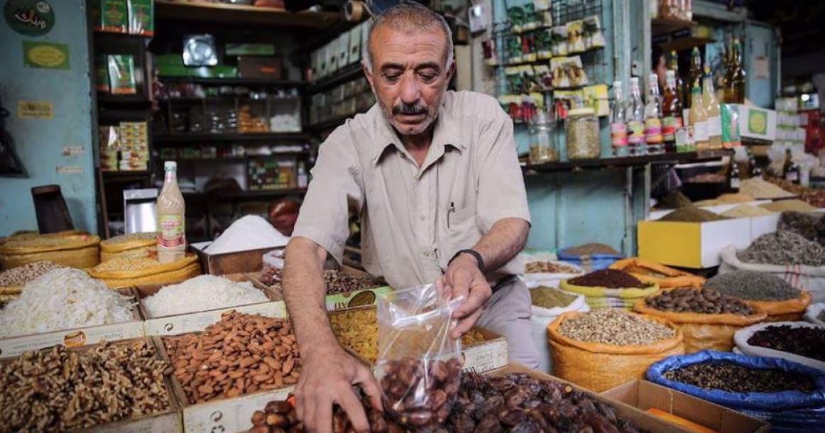 أجواء رمضانية في سوق الزاوية بغزة