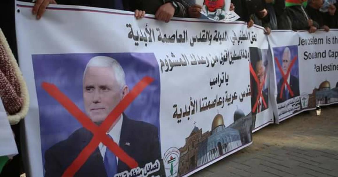 وقفة احتجاجية بنابلس رفضاً لزيارة بنس