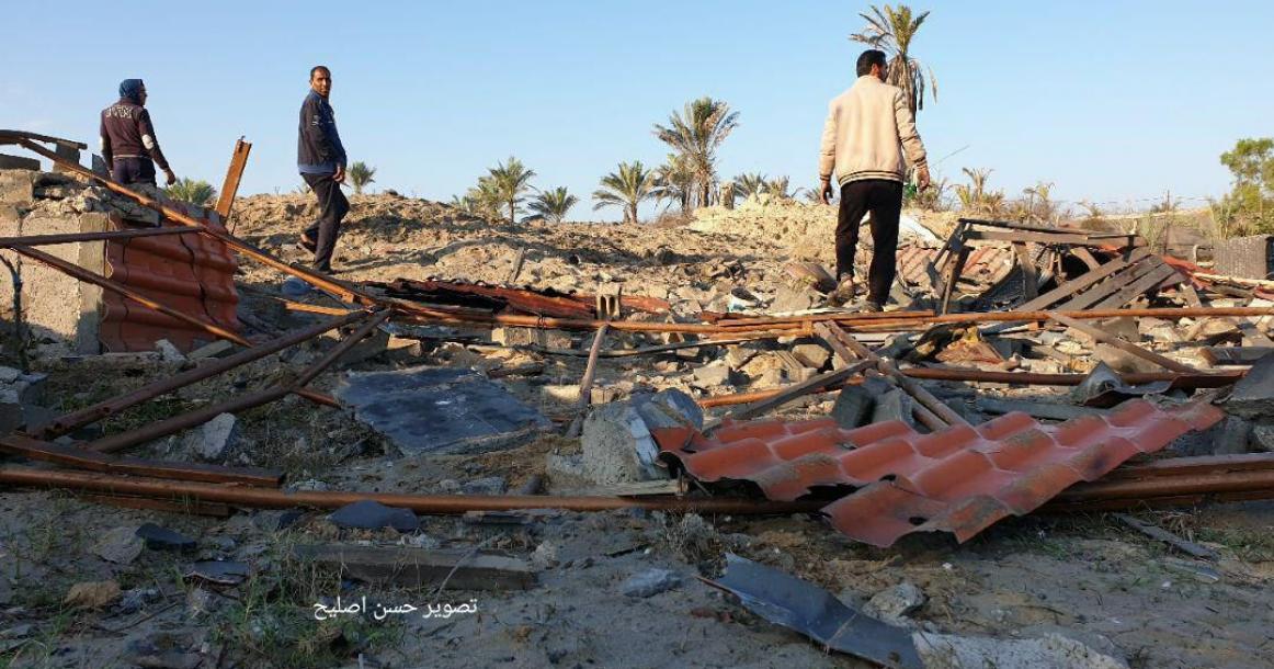 آثار القصف الإسرائيلي صباح اليوم