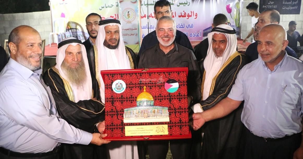 زيارة إسماعيل هنية لعشيرة النعيمات وعائلة القريناوي في مخيم البريج