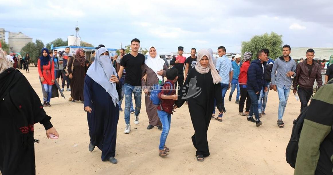 بدء توافد الجماهير للمشاركة بمسيرات العودة على حدود القطاع