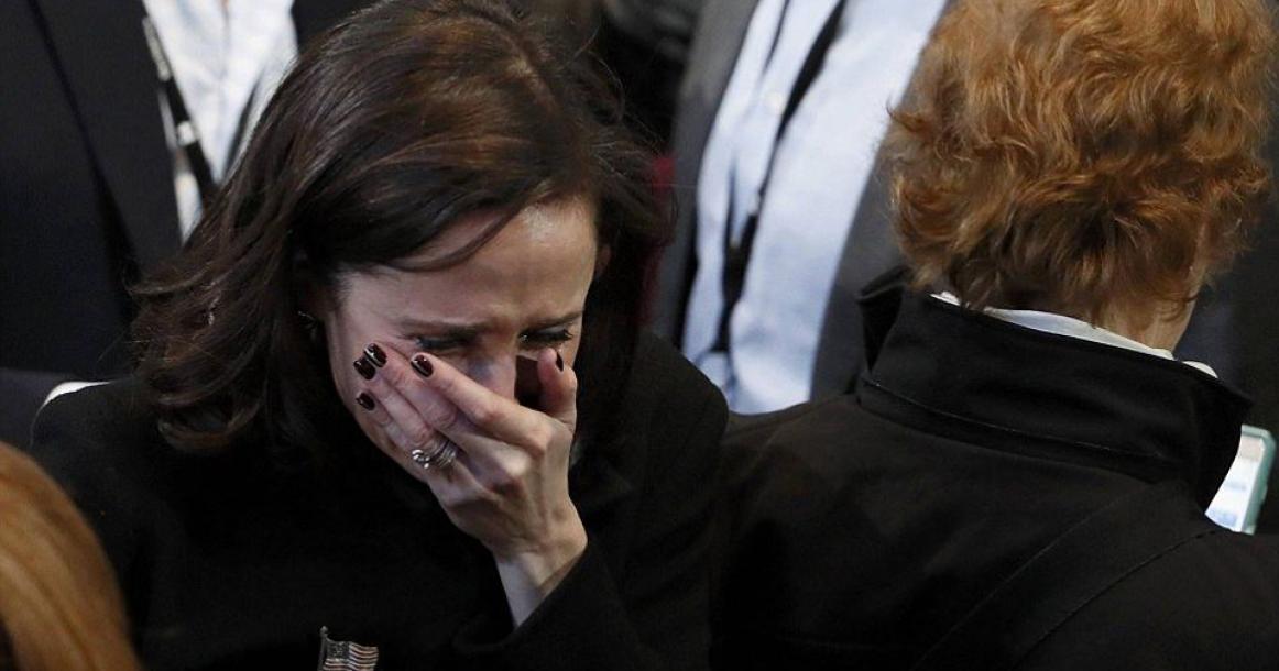 بكاء أنصار "كلينتون" بعد خسارتها