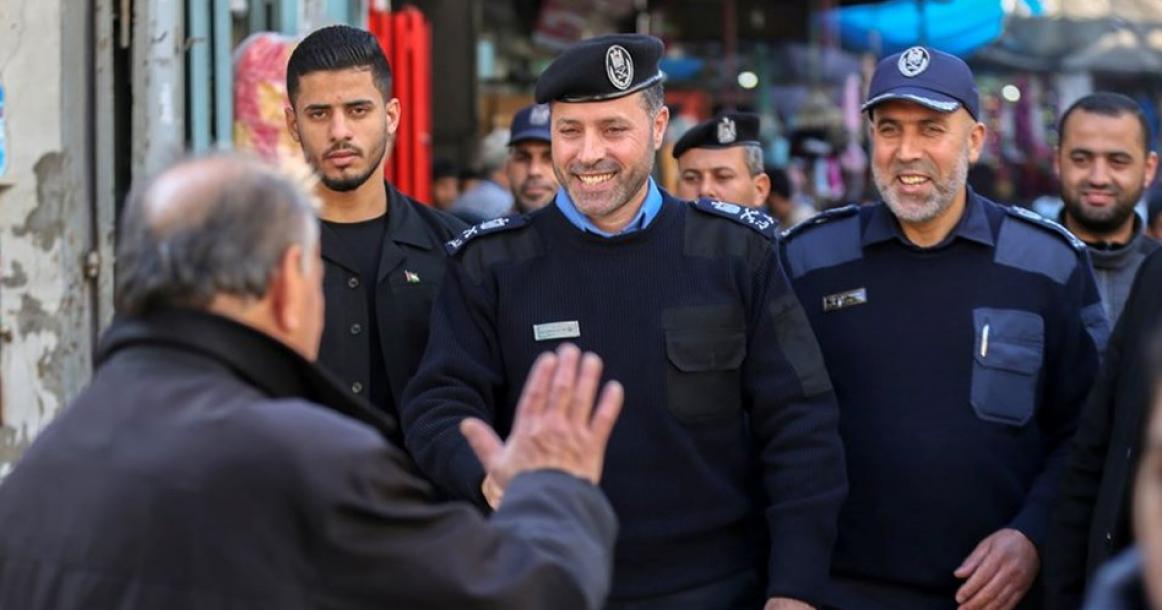 مدير عام الشرطة يتفقد "سوق الزاوية" بمدينة غزة