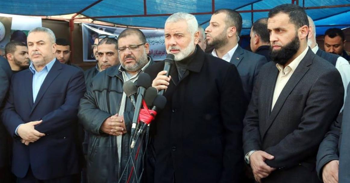 فصائل المقاومة تقيم خيمة عزاء شهداء الضفة في غزة بمشاركة هنية