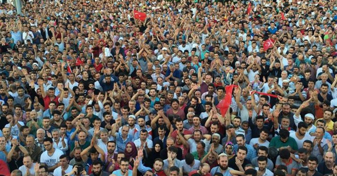 الجماهير التركية تواصل احتشادها رفضا لمحاولة الانقلاب