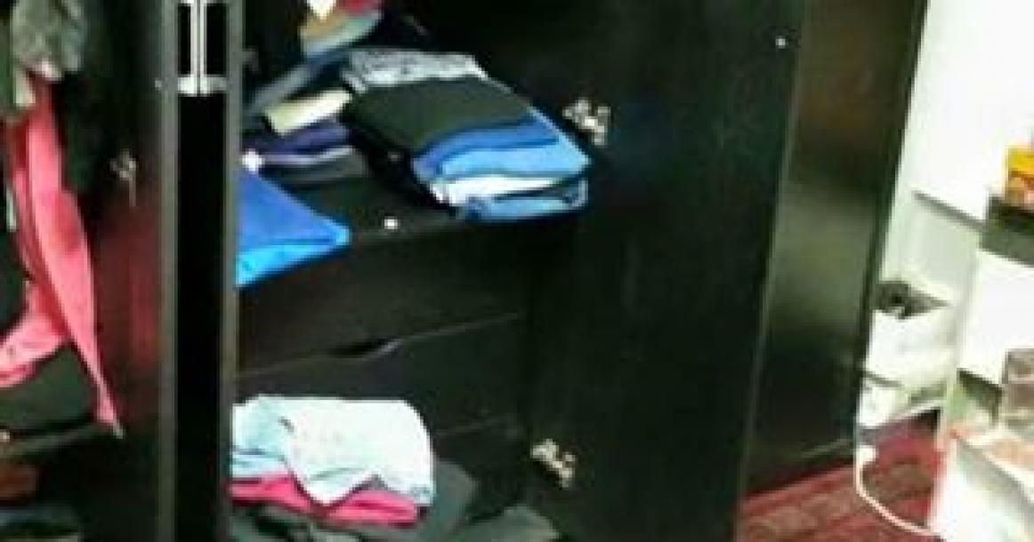 الاحتلال يقتحم منزل المواطن رأفت العيساوي بالعيساوية ويعبث بمحتوياته
