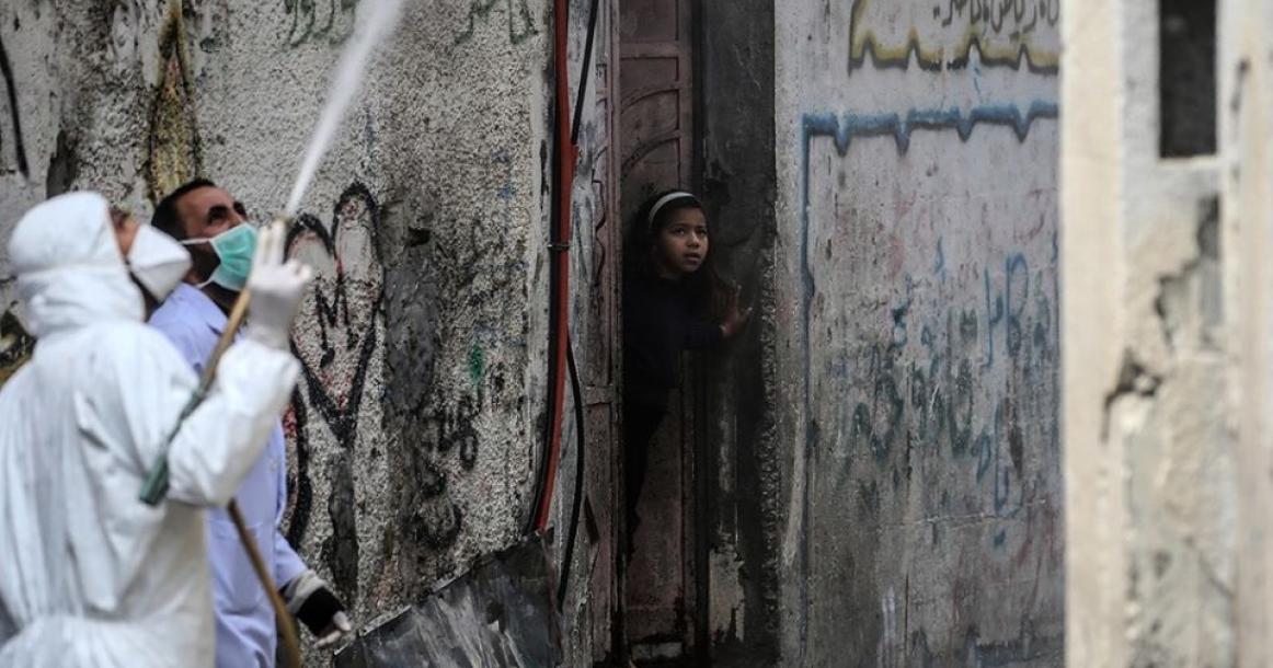 تعقيم شوارع قطاع غزة كإجراء احترازي من فيروس كورونا