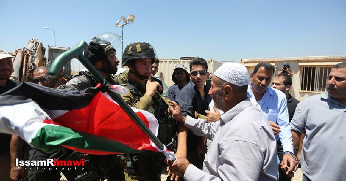 مُسن يمنع الاحتلال من تجريف أرضه برام الله