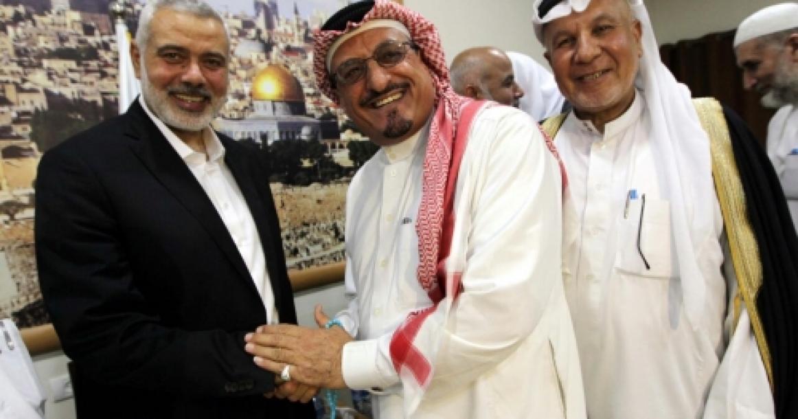 هنية يلتقي وجهاء وأعيان ومخاتير قطاع غزة