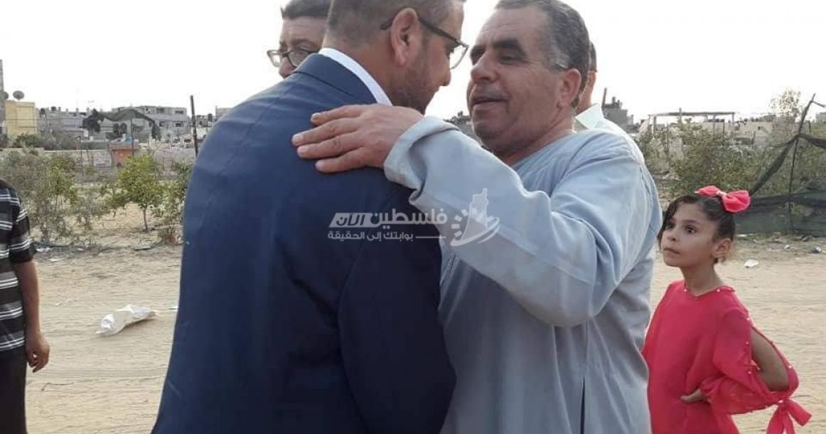 وصول د. سامي أبو زهري إلى غزة