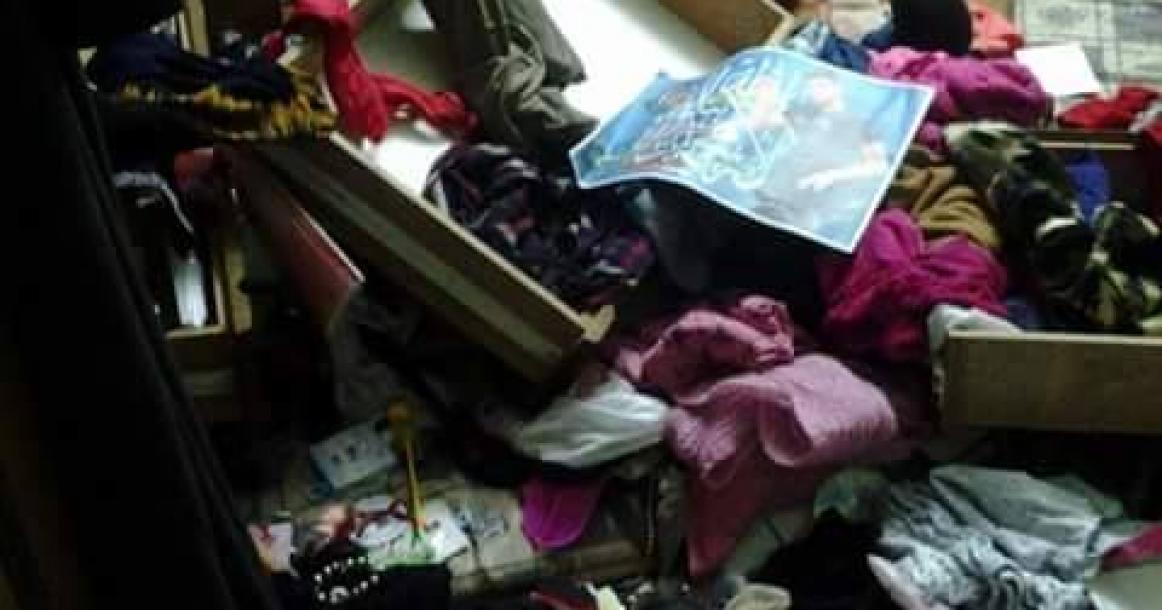 قوات الاحتلال تعيث فسادا في منزل لعائلة نصار جنوب نابلس