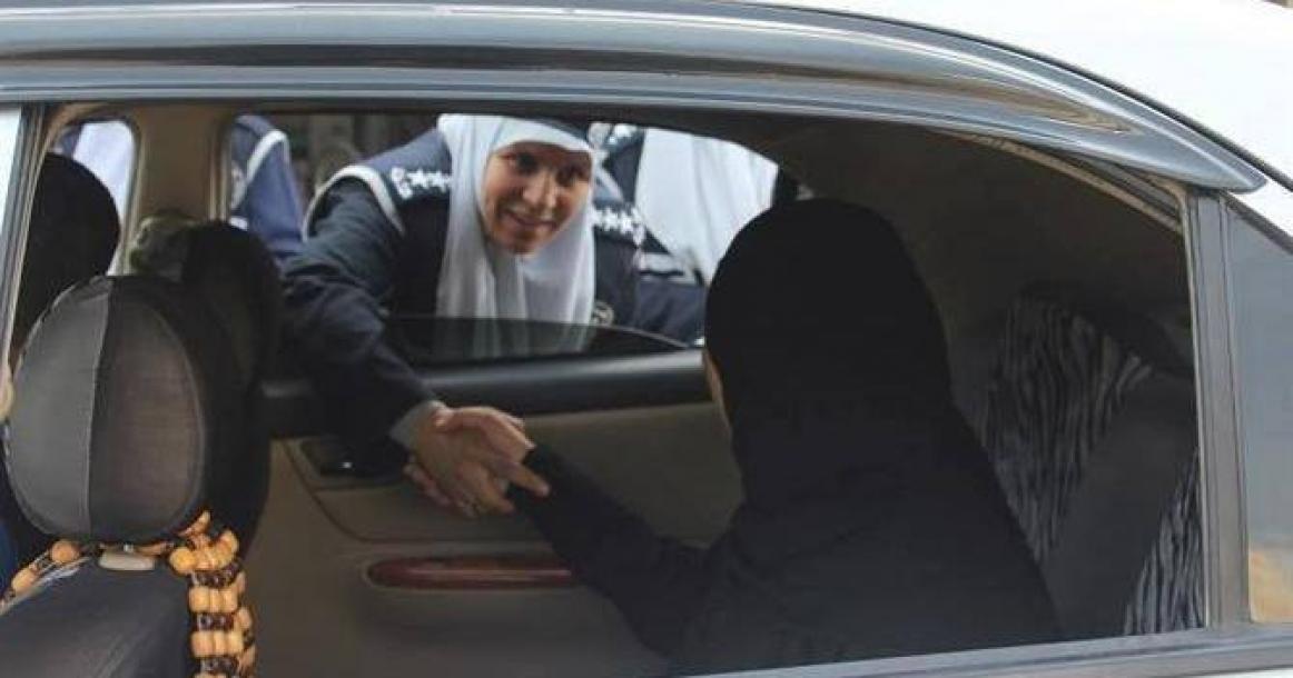 صور‬: ‫‏الشرطة‬ النسائية تباشر نشاطات وفعاليات حملة " نحن معك "