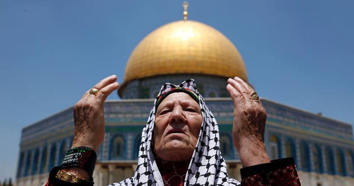 الآلاف يشدون الرحال إلى المسجد الأقصى