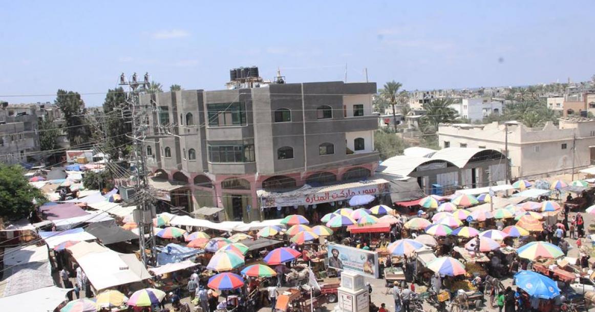 سوق الثلاثاء الأسبوعي بمدينة دير البلح