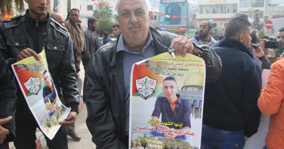 وقفة تطالب بتسليم جثامين الشهداء بنابلس
