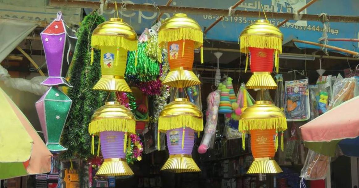 استعداد أهالي خانيونس لاستقبال شهر رمضان