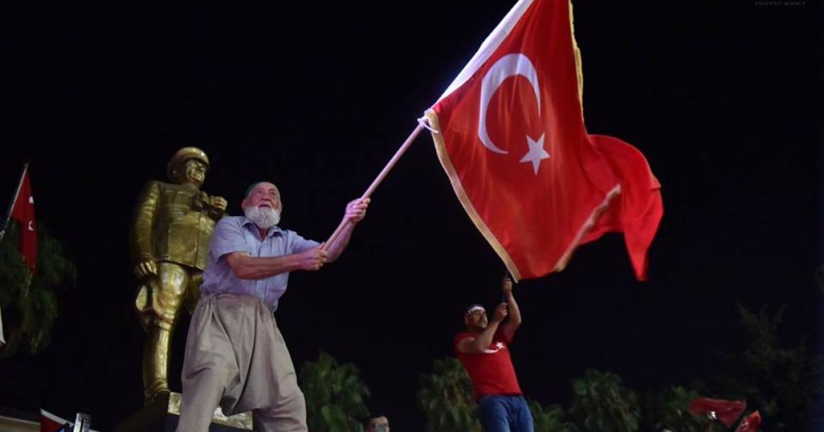 الأتراك يواصلون مظاهرات